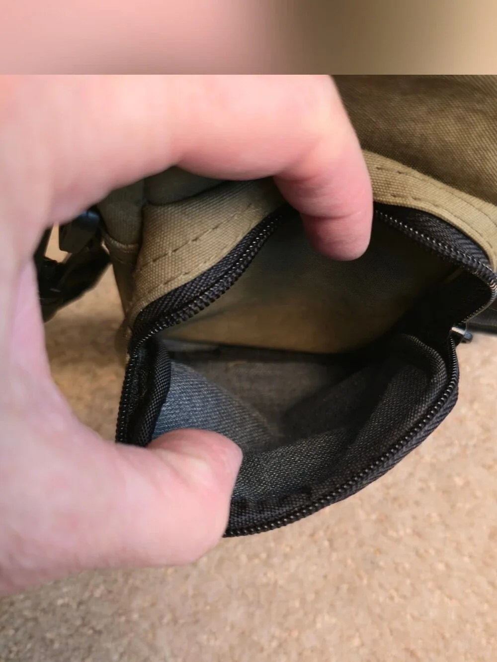 Olive green Samsonite camera pouch Iconic Classic